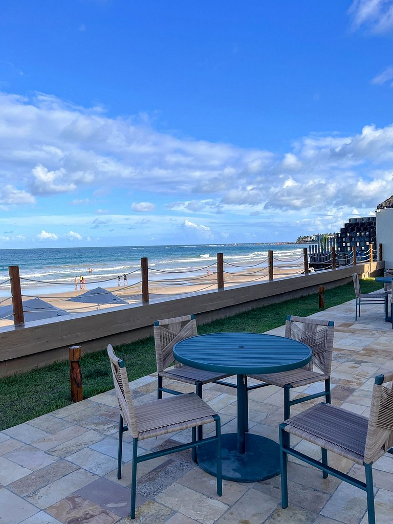 Sofisticação à beira-mar, varanda com vista para a praia