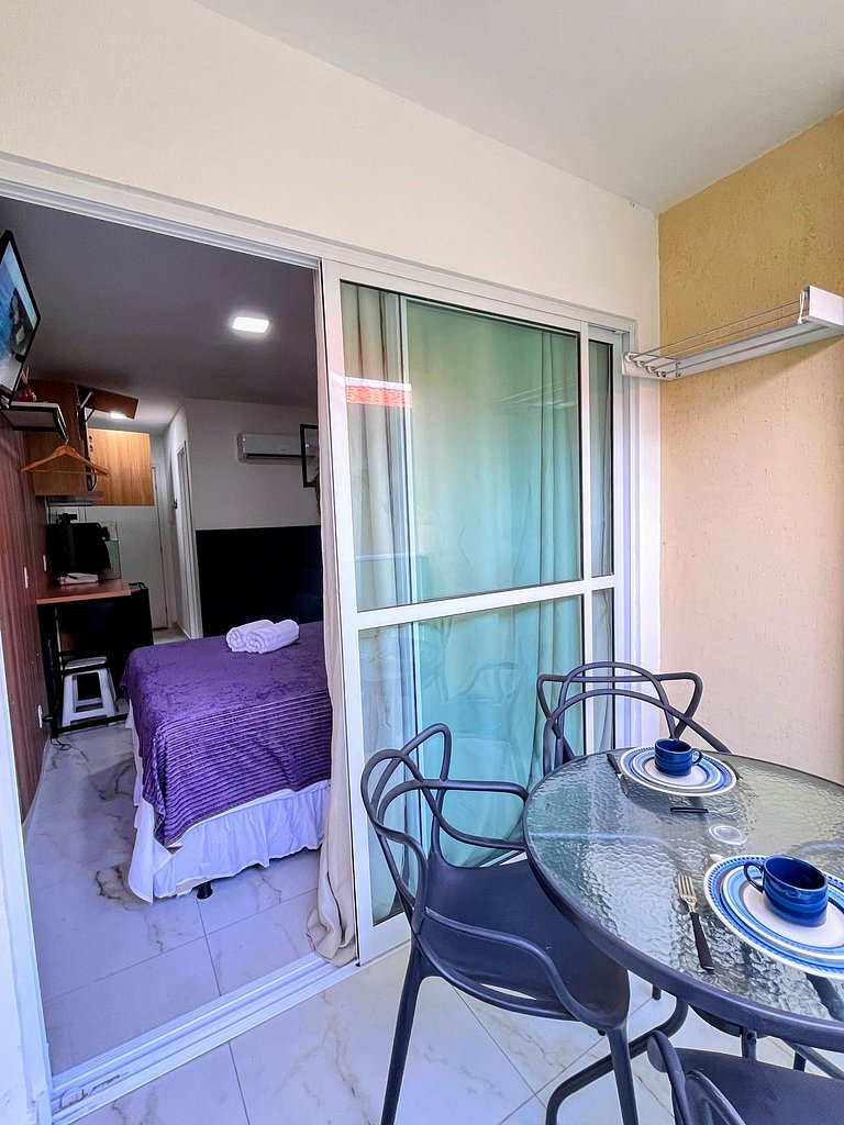 Ambiente confortável com estrutura completa e varanda