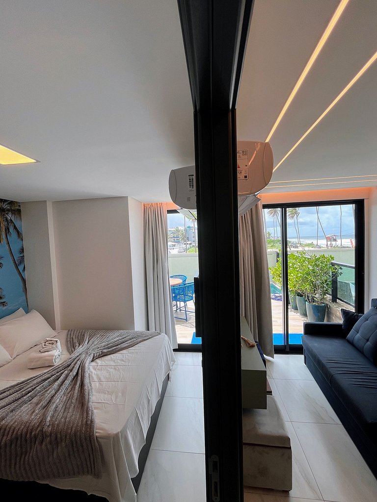 Luxo à beira-mar com quintal e piscina privativa