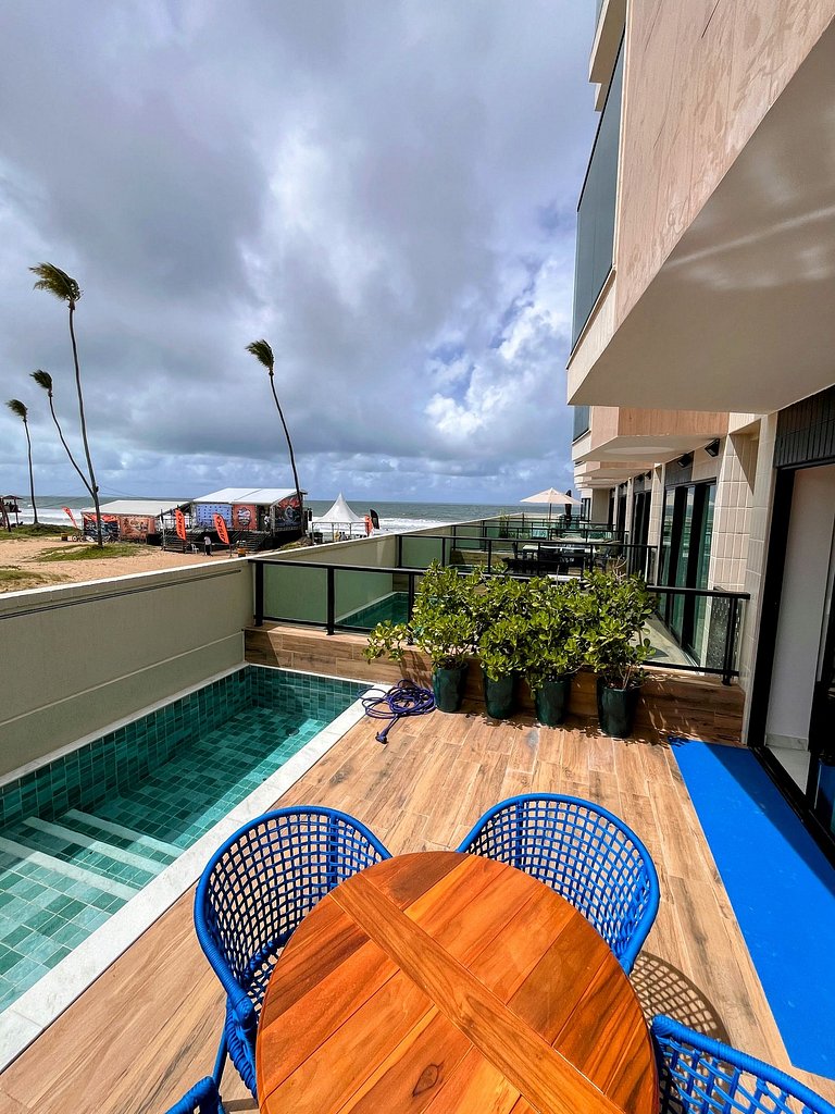 Luxo à beira-mar com quintal e piscina privativa