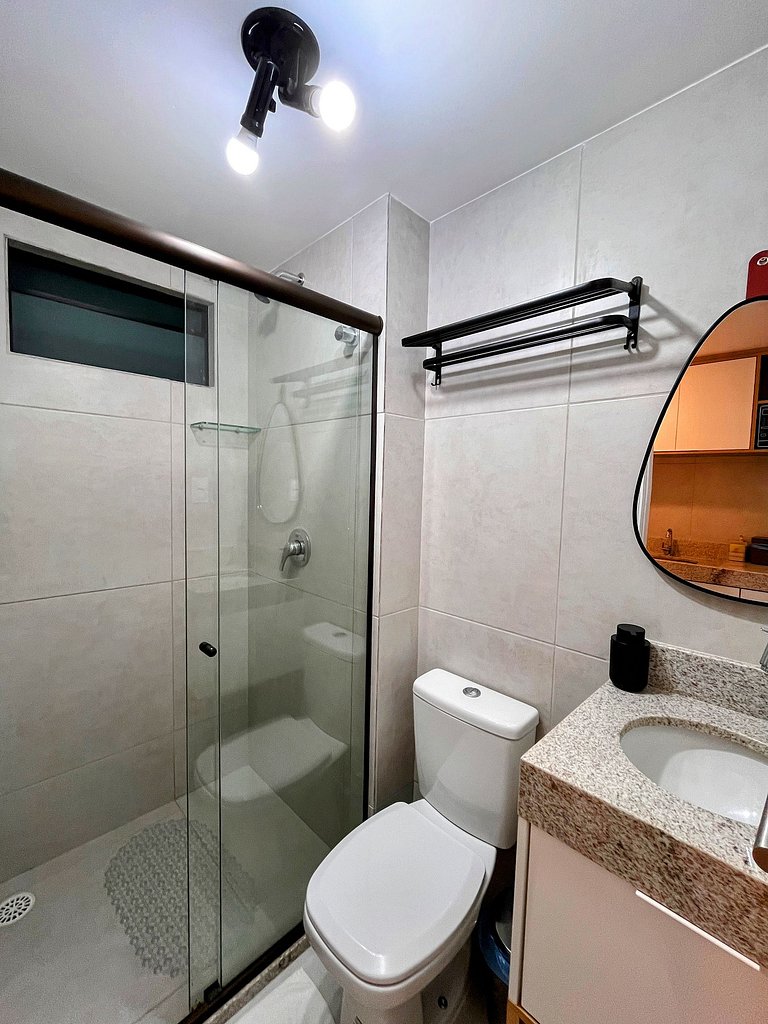 Moderno, confortável, e com piscina na cobertura
