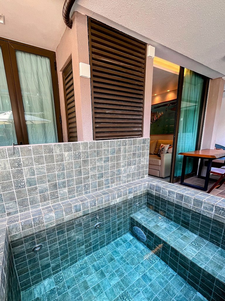 Piscina Privativa | Flat Elegante no Sunny Hall