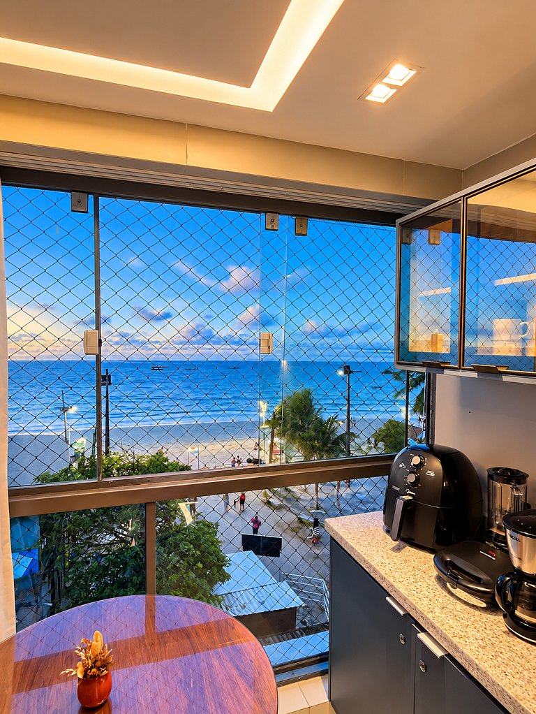 Frente-mar com vista da praia no centro da vila