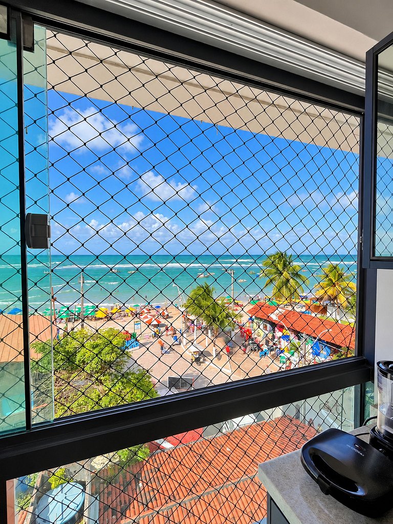 Frente-mar com vista da praia no centro da vila